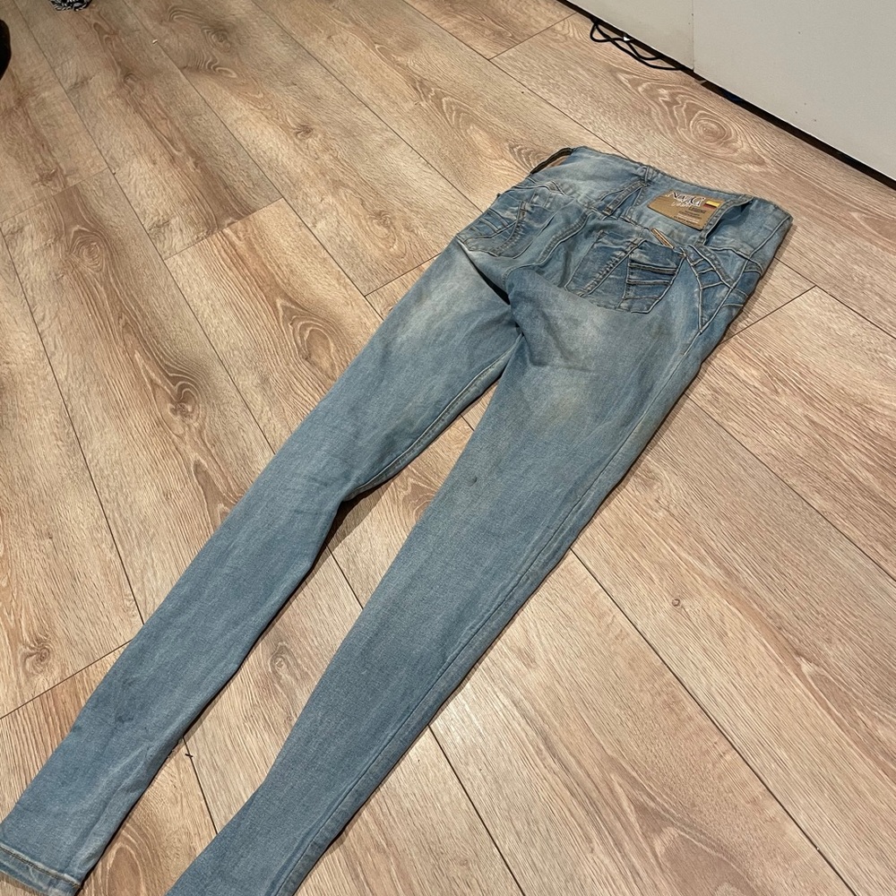 Blue skinny jeans with designs